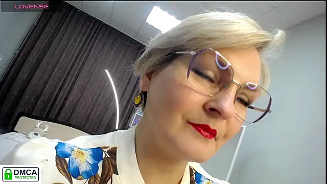BlondeBrilliant7 online show from December 22, 2025, 6:43 am