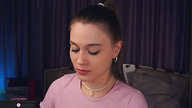 CedelKyngi online show from February 18, 2025, 1:44 pm