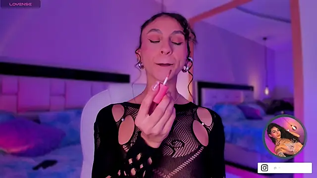 Snapshot of MiissCharlotte chatting on September 17, 2025, 4:25 am MiissCharlotte online show from September 17, 2025, 4:25 am