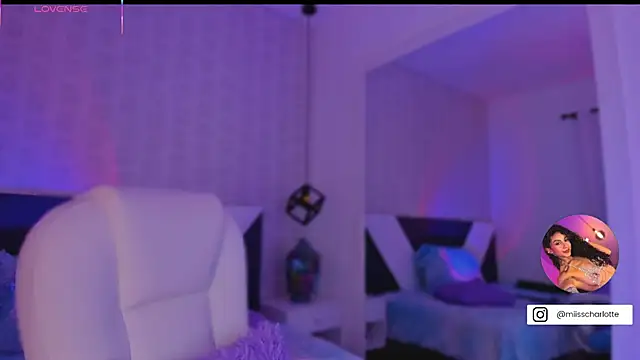 Snapshot of MiissCharlotte chatting on November 10, 2025, 1:48 am MiissCharlotte online show from November 10, 2025, 1:48 am