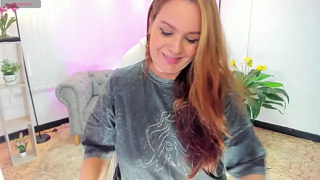 Snapshot of Aida_adams chatting on February 26, 2025, 8:33 pm Aida adams online show from February 26, 2025, 8:33 pm