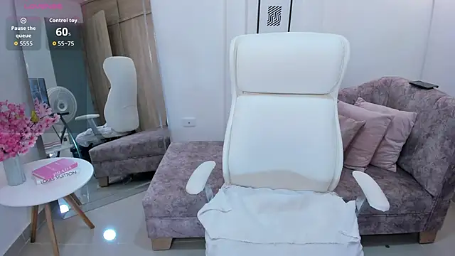 Snapshot of Aida_adams chatting on November 1, 2025, 5:04 pm Aida adams online show from November 1, 2025, 5:04 pm