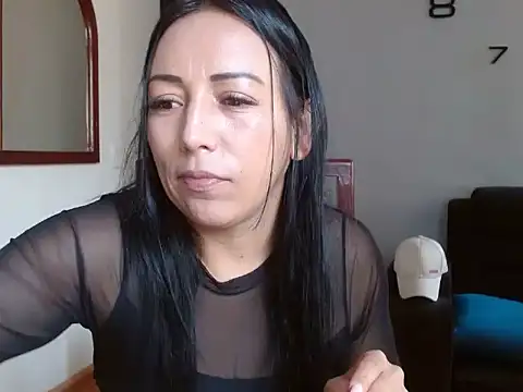 Snapshot of Laura_martin_ chatting on February 18, 2025, 2:06 pm Laura martin online show from February 18, 2025, 2:06 pm