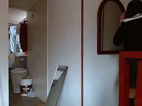 Snapshot of Laura_martin_ chatting on February 25, 2025, 5:04 pm Laura martin online show from February 25, 2025, 5:04 pm