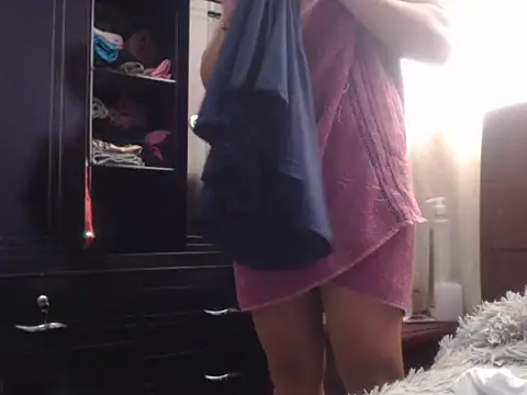 Snapshot of Laura_martin_ chatting on March 14, 2025, 5:35 pm Laura martin online show from March 14, 2025, 5:35 pm