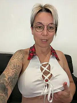 Snapshot of marinella07 chatting on June 20, 2026, 10:29 am marinella07 online show from June 20, 2026, 10:29 am