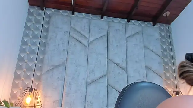 Sara Thompsoon online show from March 11, 2026, 12:22 pm