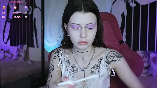 prettybones online show from February 25, 2025, 10:15 am