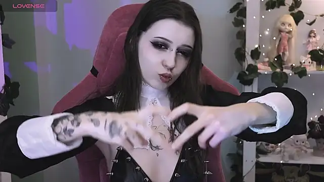 prettybones online show from May 4, 2026, 10:06 pm