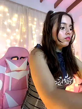 Juanelopez1 online show from October 22, 2025, 4:13 am