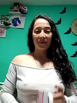 emilypoppy3 online show from February 6, 2025, 11:15 pm