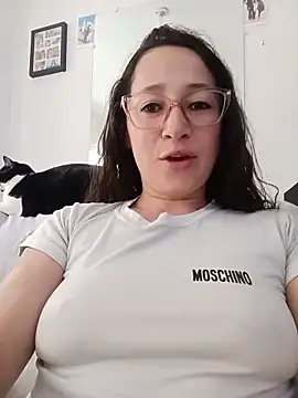 emilypoppy3 online show from May 21, 2026, 8:27 pm