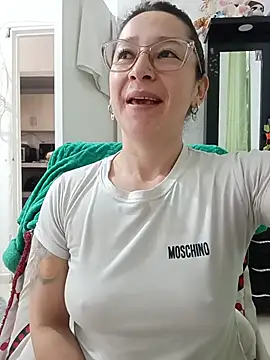 emilypoppy3 online show from June 26, 2026, 5:28 pm