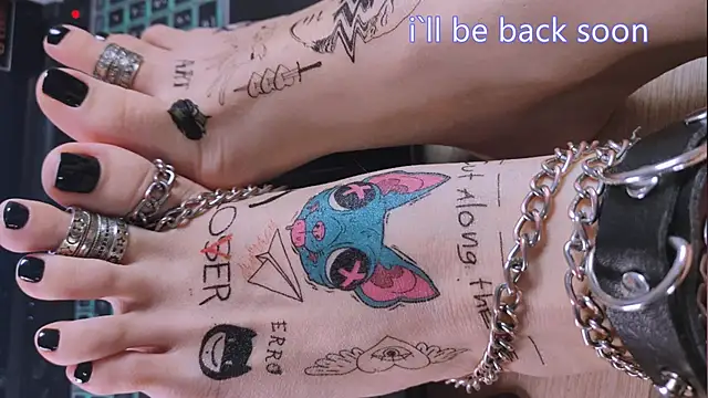 Snapshot of Femdom_Lola chatting on December 8, 2024, 2:19 pm Femdom Lola online show from December 8, 2024, 2:19 pm