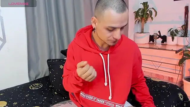 Snapshot of Aron-santoro chatting on February 12, 2025, 3:51 am Aron-santoro online show from February 12, 2025, 3:51 am