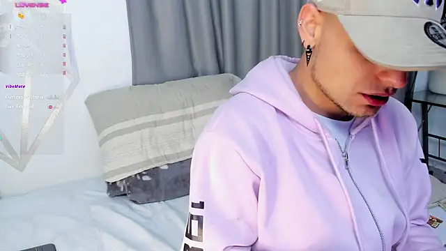 Snapshot of Aron-santoro chatting on February 17, 2025, 4:31 am Aron-santoro online show from February 17, 2025, 4:31 am