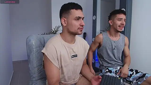 Snapshot of Aron-santoro chatting on October 29, 2025, 2:41 pm Aron-santoro online show from October 29, 2025, 2:41 pm