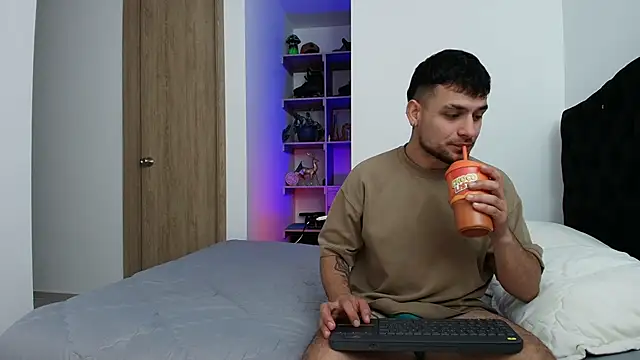 Aron-santoro online show from February 26, 2026, 7:13 pm