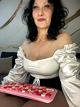 Snapshot of Katie-n chatting on September 29, 2025, 6:07 am Katie-n online show from September 29, 2025, 6:07 am