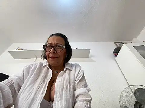 sweeviolet online show from March 18, 2026, 1:47 pm