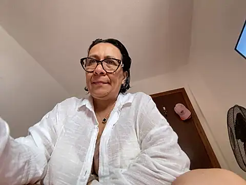 Snapshot of sweeviolet chatting on May 10, 2026, 11:04 am sweeviolet online show from May 10, 2026, 11:04 am