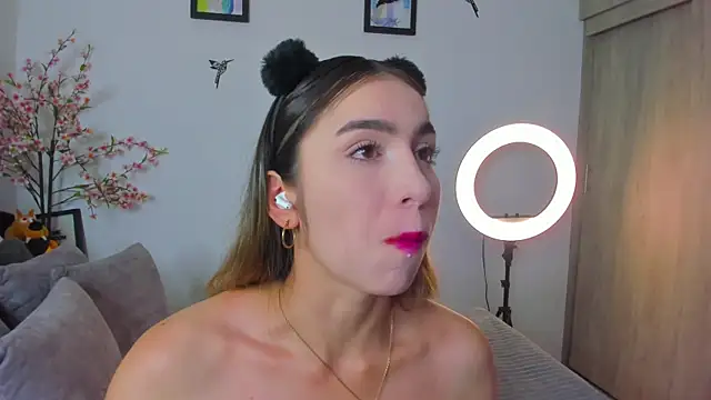 im sarah34 online show from March 13, 2025, 7:42 am