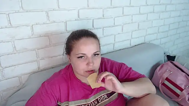 Crazyy girl  online show from June 10, 2026, 3:22 pm