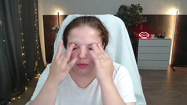 Crazyy girl  online show from June 26, 2026, 3:00 am