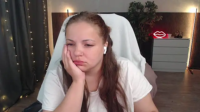 Crazyy girl  online show from July 7, 2026, 7:23 am