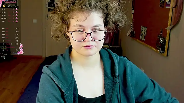 Snapshot of Sashy_Way chatting on December 5, 2024, 12:52 am Sashy Way online show from December 5, 2024, 12:52 am