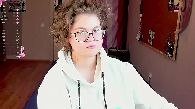 Snapshot of Sashy_Way chatting on December 8, 2024, 5:18 am Sashy Way online show from December 8, 2024, 5:18 am