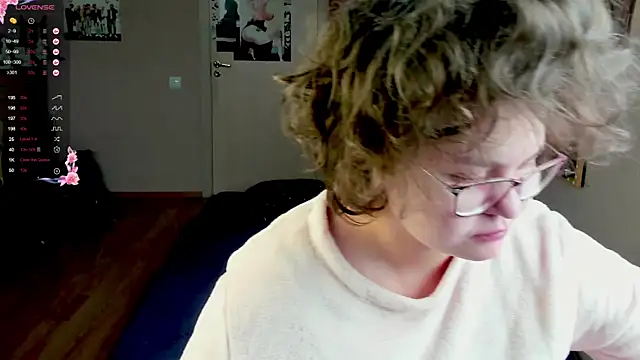 Snapshot of Sashy_Way chatting on March 8, 2025, 1:47 pm Sashy Way online show from March 8, 2025, 1:47 pm