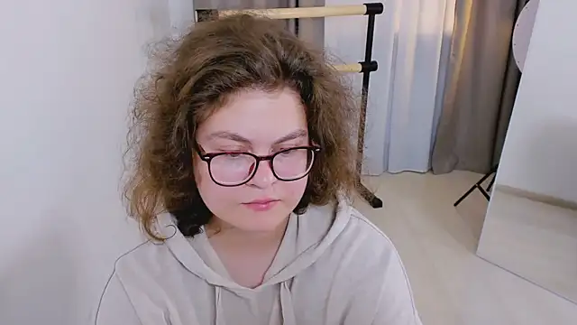 Snapshot of Sashy_Way chatting on September 15, 2025, 9:26 pm Sashy Way online show from September 15, 2025, 9:26 pm