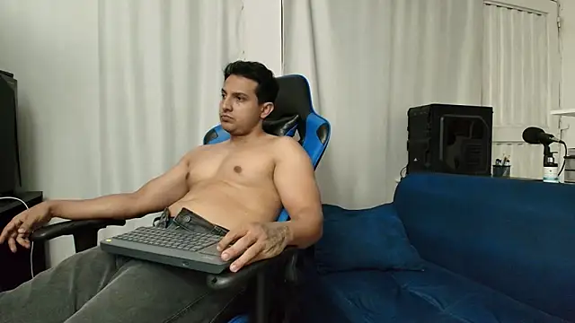 Snapshot of hott_dicks chatting on July 2, 2026, 8:48 pm hott dicks online show from July 2, 2026, 8:48 pm