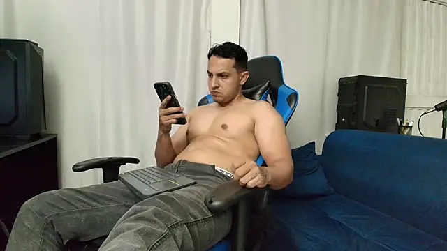 Snapshot of hott_dicks chatting on July 18, 2026, 1:21 am hott dicks online show from July 18, 2026, 1:21 am