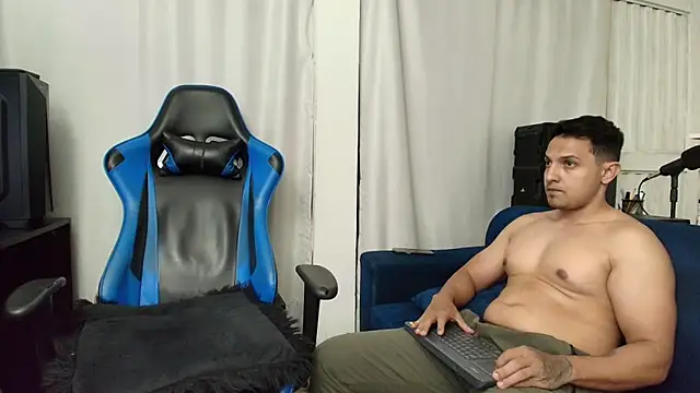 Snapshot of hott_dicks chatting on July 19, 2026, 1:31 am hott dicks online show from July 19, 2026, 1:31 am