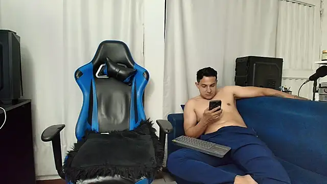 Snapshot of hott_dicks chatting on July 27, 2026, 12:50 am hott dicks online show from July 27, 2026, 12:50 am