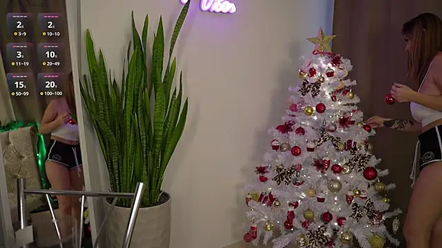 Snapshot of LindaWarners chatting on December 3, 2024, 5:42 am LindaWarners online show from December 3, 2024, 5:42 am