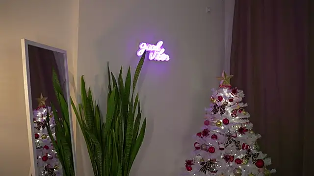 Snapshot of LindaWarners chatting on December 14, 2024, 8:18 pm LindaWarners online show from December 14, 2024, 8:18 pm