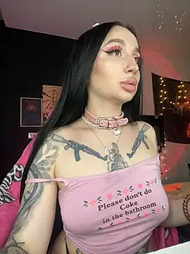 Molly  Moon online show from December 11, 2024, 11:41 am