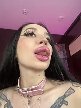 Molly  Moon online show from October 31, 2025, 2:34 am