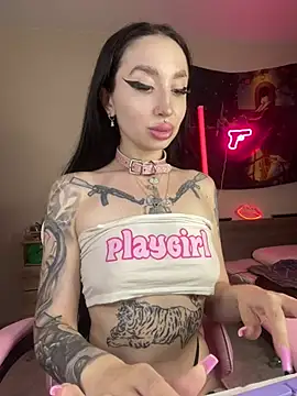 Snapshot of Molly__Moon chatting on June 22, 2026, 3:19 am Molly Moon online show from June 22, 2026, 3:19 am