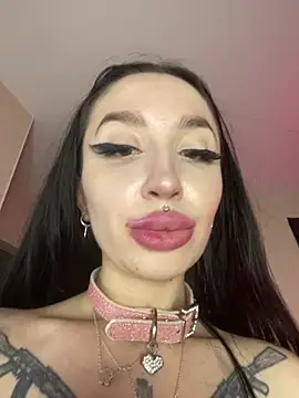 Snapshot of Molly__Moon chatting on June 25, 2026, 5:12 am Molly Moon online show from June 25, 2026, 5:12 am