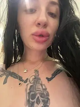 Snapshot of Molly__Moon chatting on July 3, 2026, 3:46 am Molly Moon online show from July 3, 2026, 3:46 am