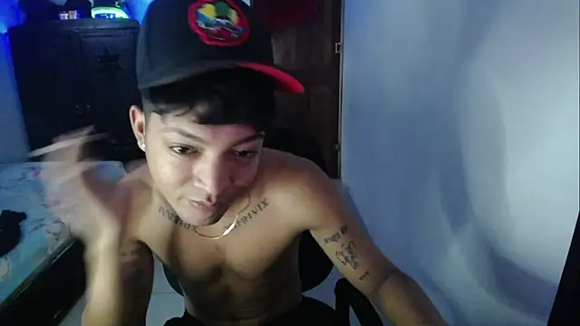 Snapshot of Sxntisaul__ chatting on February 13, 2025, 11:28 am Sxntisaul online show from February 13, 2025, 11:28 am