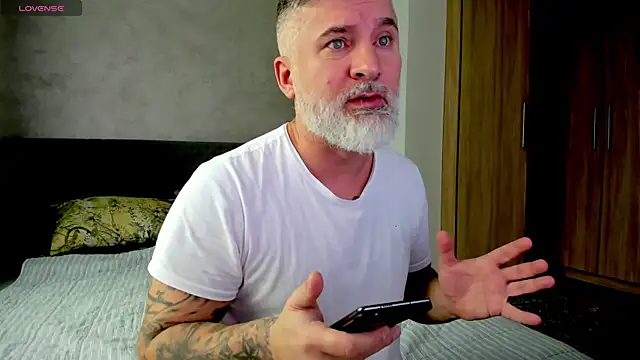 Snapshot of BlowMyXXL chatting on February 2, 2025, 10:35 am BlowMyXXL online show from February 2, 2025, 10:35 am