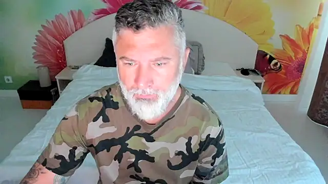 Snapshot of BlowMyXXL chatting on November 13, 2025, 5:39 am BlowMyXXL online show from November 13, 2025, 5:39 am