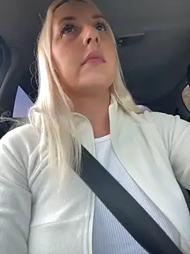 Snapshot of MerlinDave chatting on September 18, 2025, 1:18 am MerlinDave online show from September 18, 2025, 1:18 am