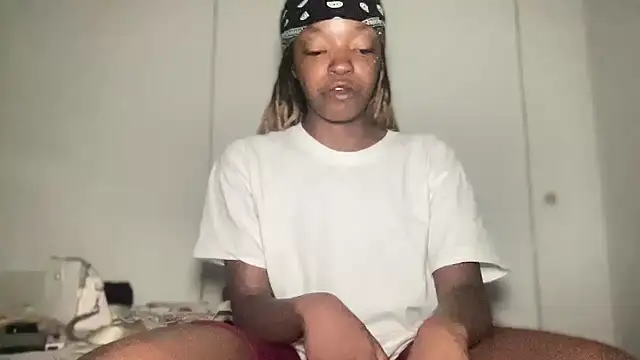 Snapshot of minimama69 chatting on October 12, 2025, 10:14 am minimama69 online show from October 12, 2025, 10:14 am