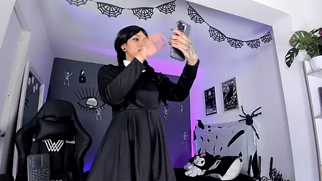 Raven Witch  online show from October 19, 2025, 10:43 pm